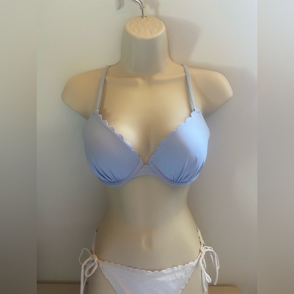 Light Blue H&M Bikini Top Size 34C With Adjustable Straps Never Worn